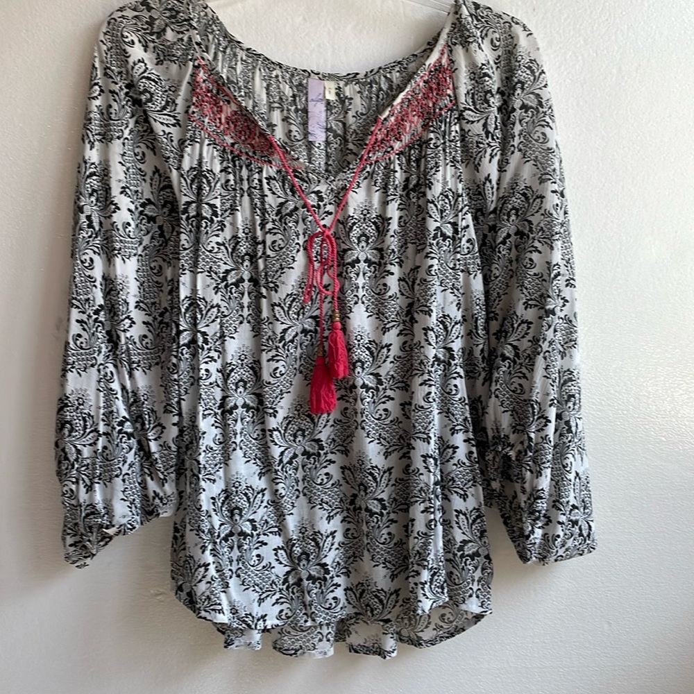 Alya Bishop sleeve embroidered printed lightweight blouse size large